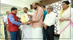 Award presentation at the Azad commemoration ceremony