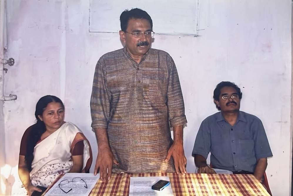 Iqbal Valiya Veettil speaking at Anti-liquor committee meeting