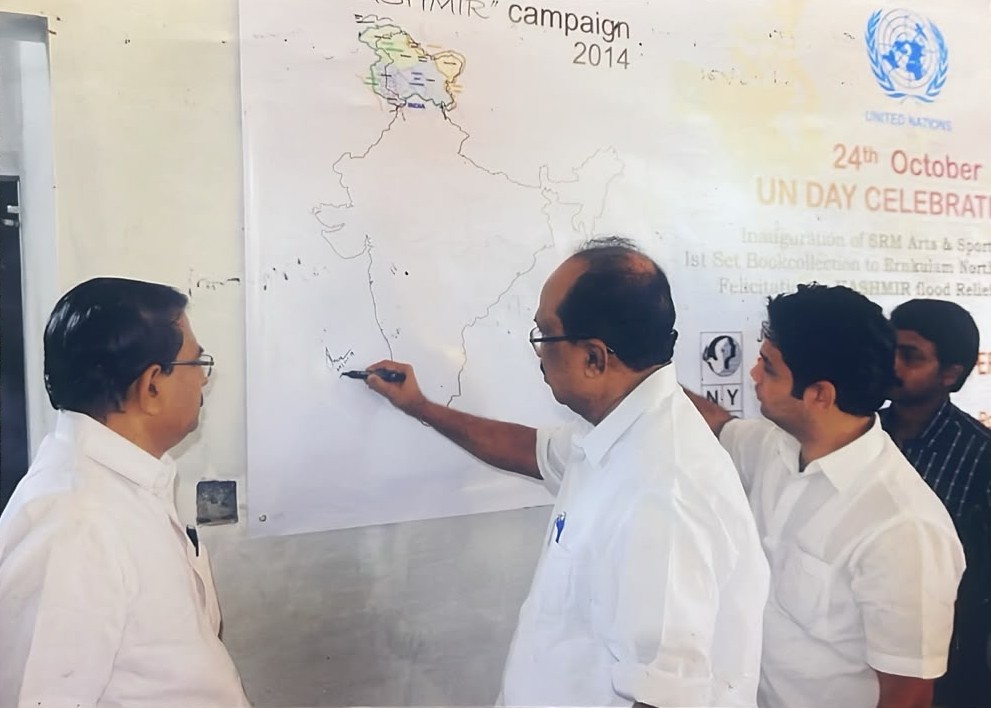 Union Minister KV Thomas drawing a map of India on United Nations Day